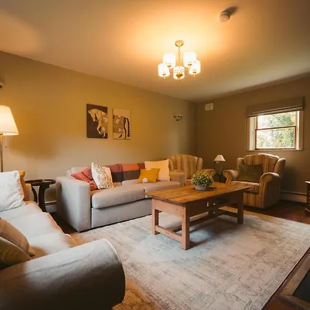 בית נופש Longford Blue Sky Self Catering *